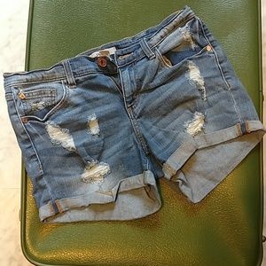 Frayed jean shorts